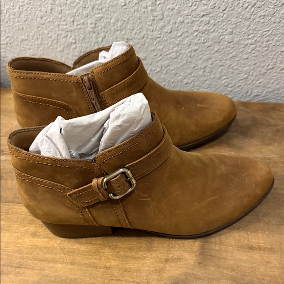 Clarks Women's Brown Leather Ankle Booties size 10 New in Box - Picture 3 of 7